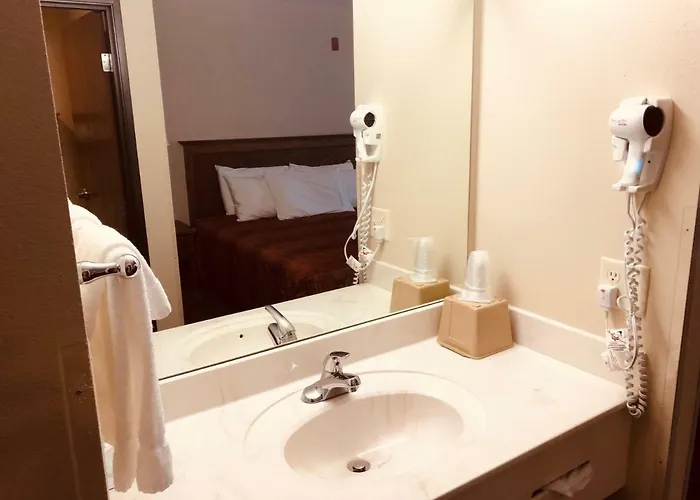 Shenandoah Inn & Suites